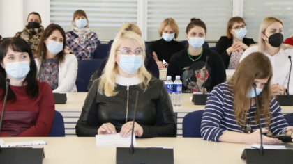 Sun­ku­mų pa­ti­rian­čioms be­si­lau­kian­čioms mo­te­rims – šei­mų lan­ky­mo spe­cia­lis­tės pa­gal­ba