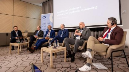 Kada nuteistieji ir Lietuvoje kišenėje nešiosis savo kameros raktą?