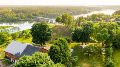 „Merkinės fabrikas“ rengia projekto pabaigtuvių šventę: paroda, kūrybinės dirbtuvės, paukščių turgus ir tradiciniai gražiausių gaidžių rinkimai